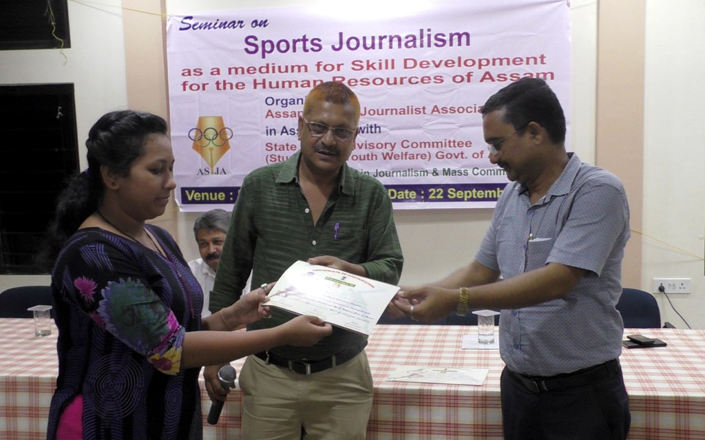 Certifiacte distribution by Sport Prof.Satyakam Borthakur  Bidyut Kalita photo by Naba kumar Bharali